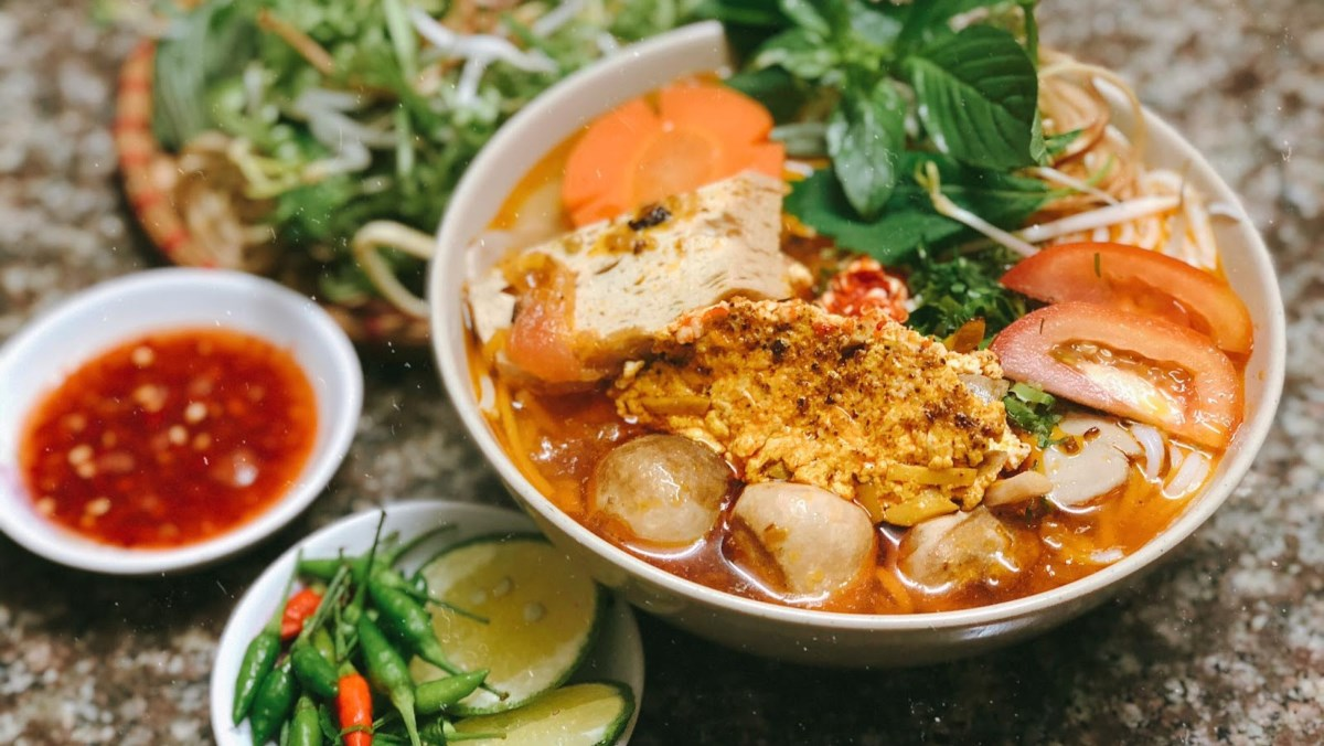 Bún riêu chay là món ăn nổi tiếng tại Tây Ninh.