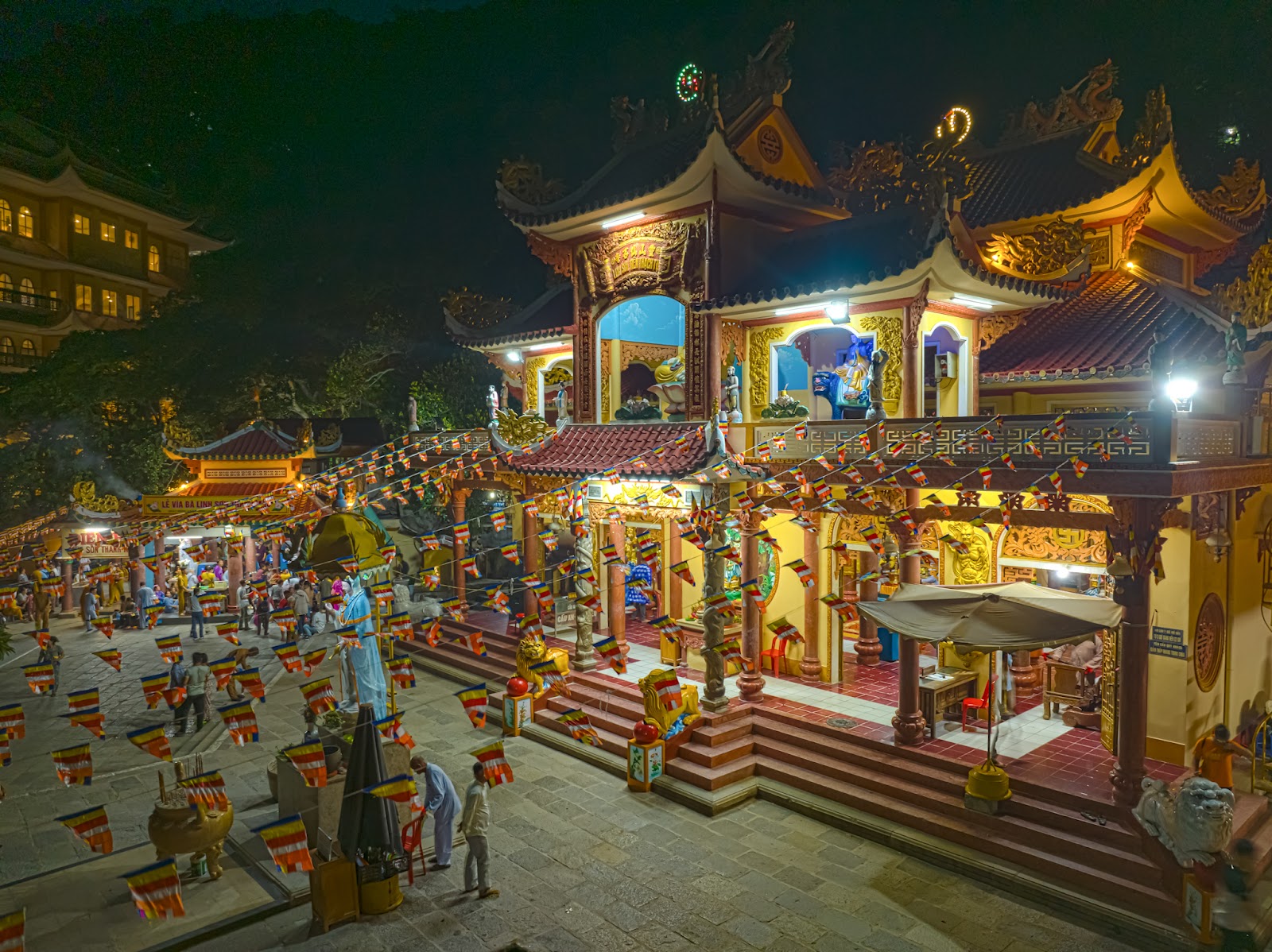 Khung cảnh tĩnh lặng tại Linh Sơn Tiên Thạch Tự.