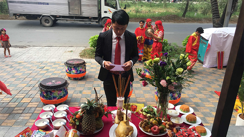 Người kinh doanh sẽ gửi gắm những lời cầu nguyện may mắn, tài lộc trong dịp lễ khai trương 