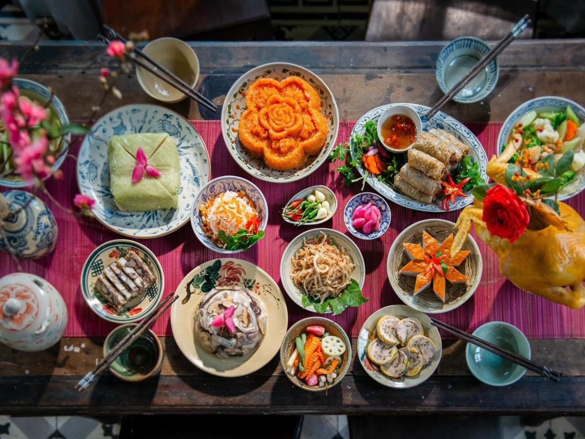 Mâm cúng mùng 3 Tết thể hiện nét đẹp văn hóa truyền thống mỗi gia đình.